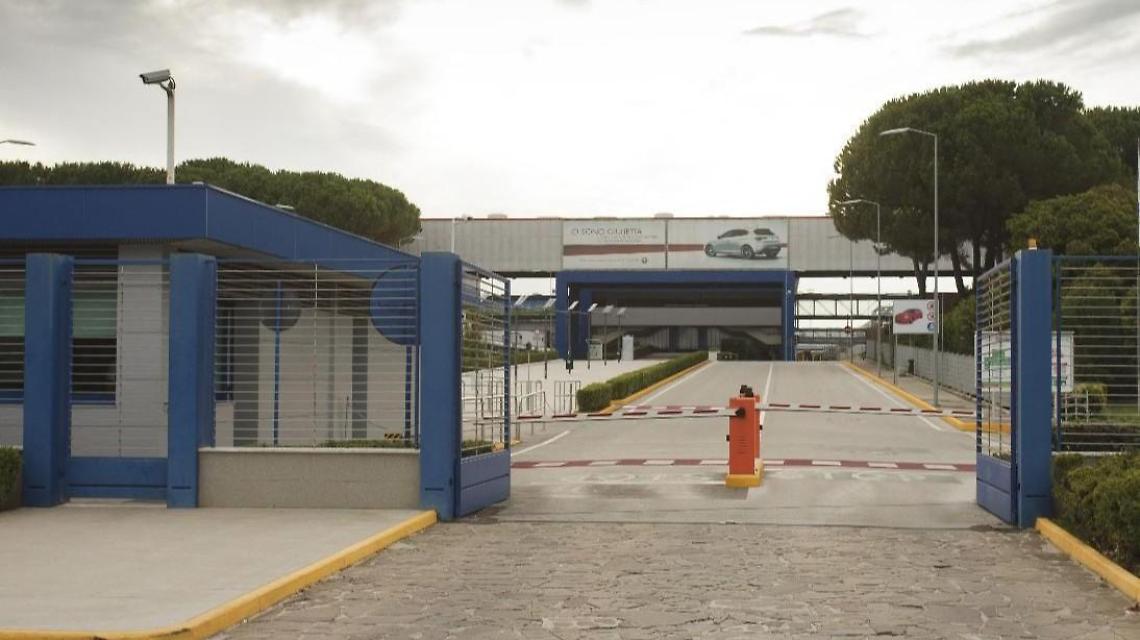 Stellantis, arriva il primo fermo produttivo. Oggi cancelli chiusi