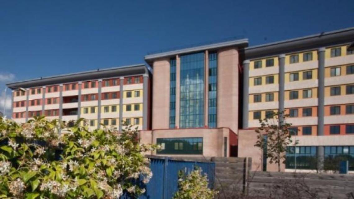 Picchiata dalla sorella della sposa e abbandonata dopo la festa