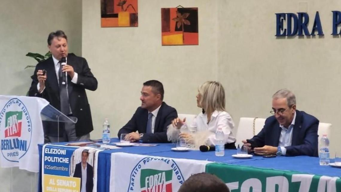 Elezioni, all'hotel Edra bagno di folla per Claudio Fazzone