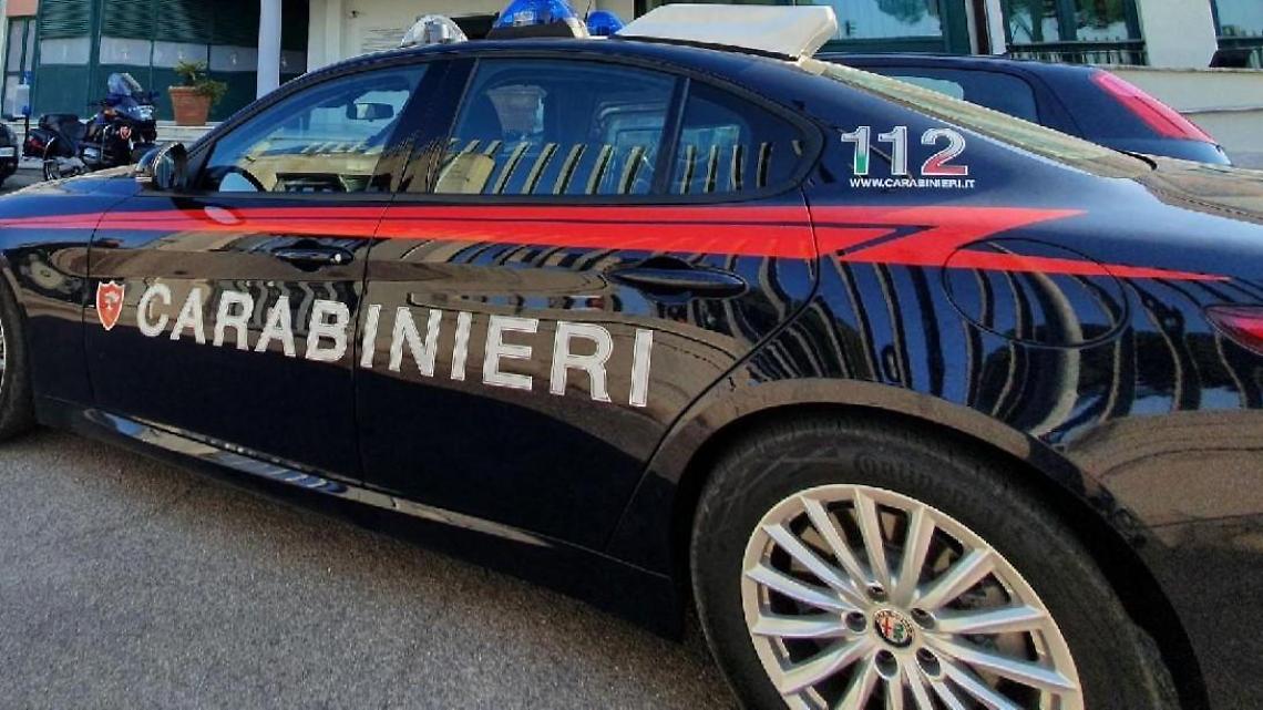 Si spaccia per impiegato delle Poste e si fa consegnare l'oro: truffata una novantenne