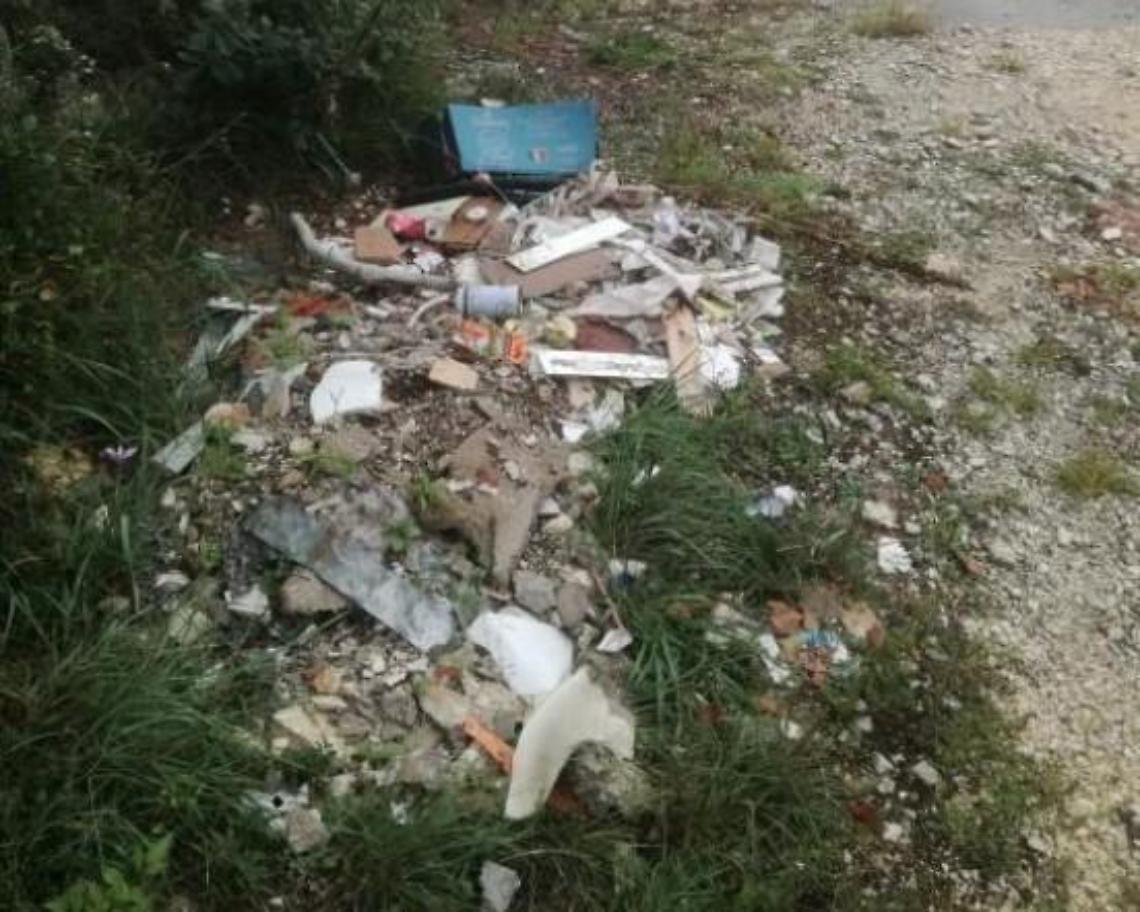 Una discarica a cielo aperto a Madonna della figura. I rifiuti abbandonati