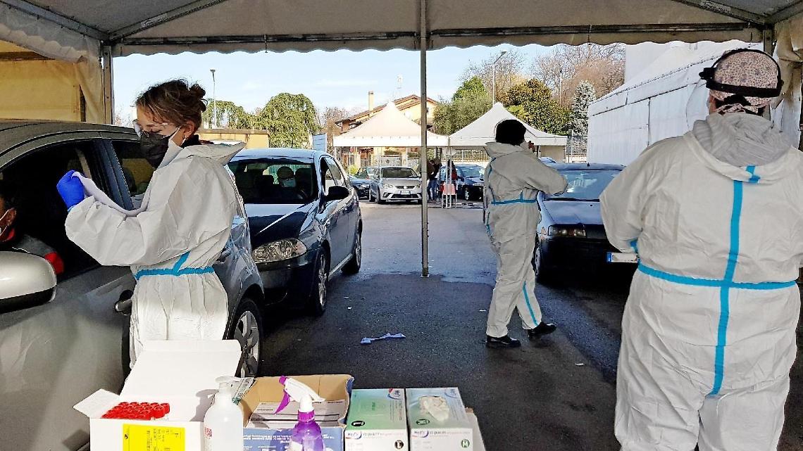 Covid Ciociaria, risalita continua. Oltre mille casi in tre giorni e un morto