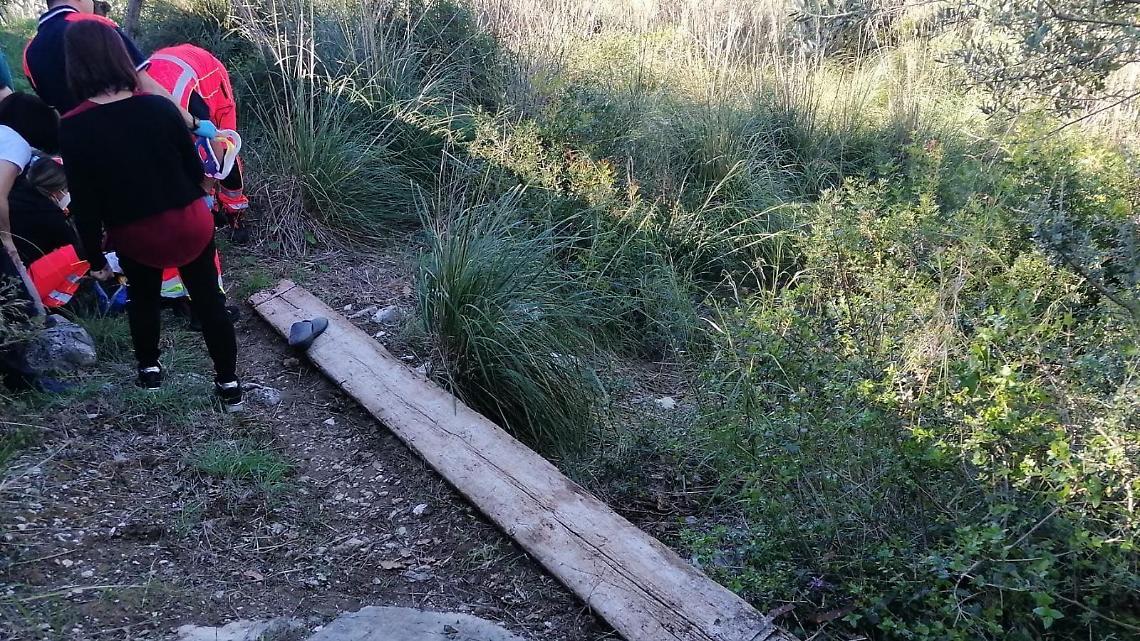 Incidente nei campi. Mezzo agricolo si ribalta, paura per un pensionato