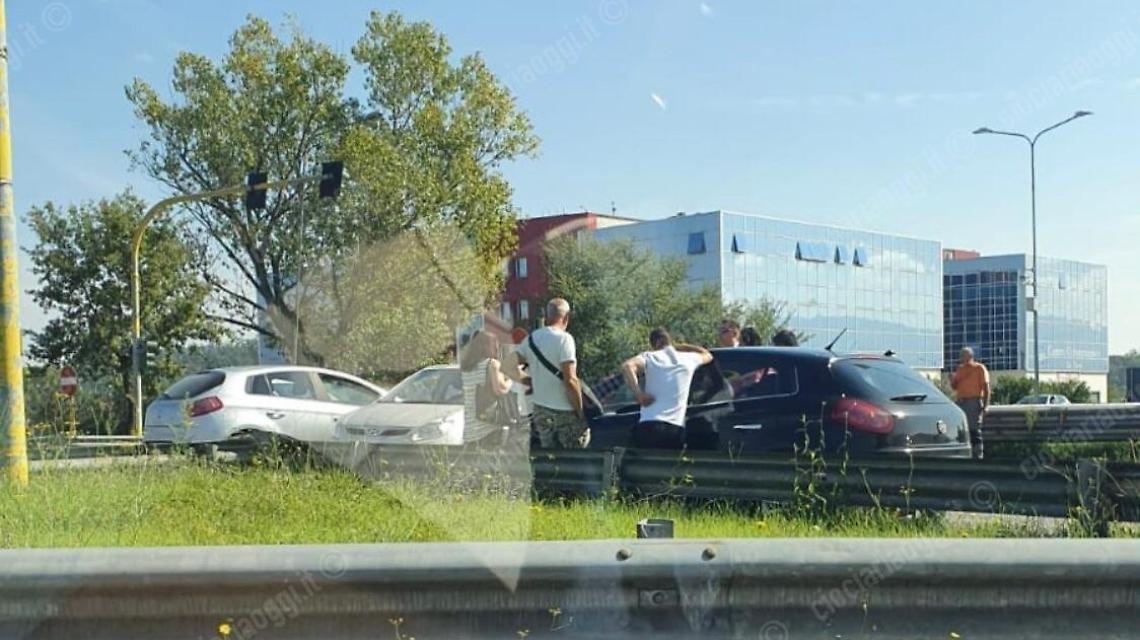 Incidente sull'asse attrezzato. Quattro i veicoli coinvolti