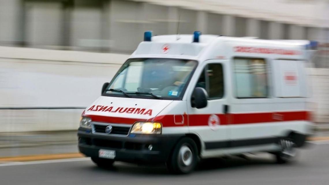 Malore mentre brucia le sterpaglie e cade tra le fiamme