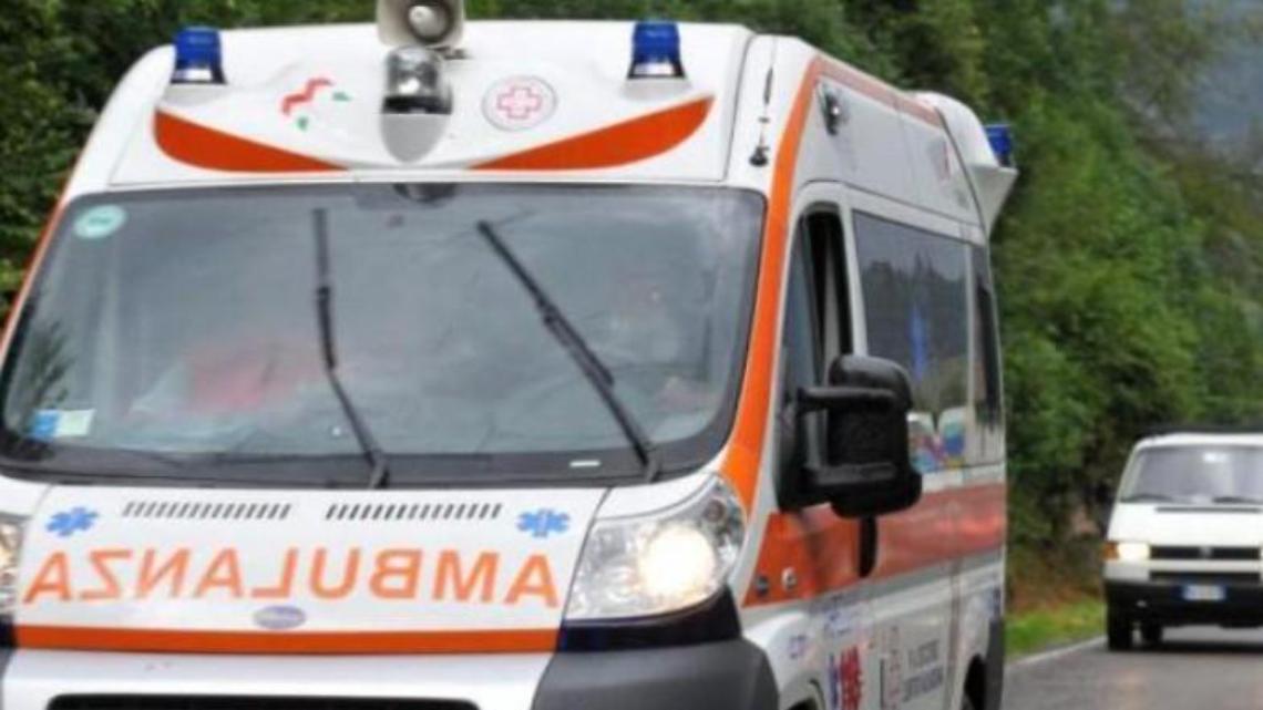 Scuolabus finisce in un fosso. L'autista positivo all'alcol test