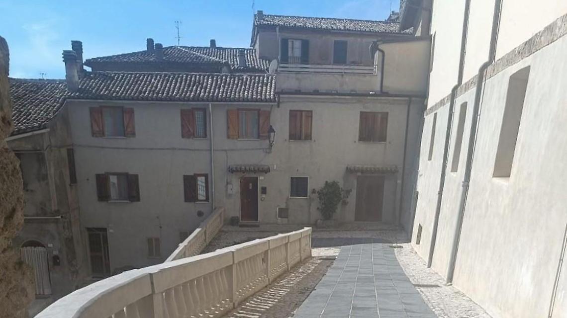 Casa parrocchiale occupata. Le