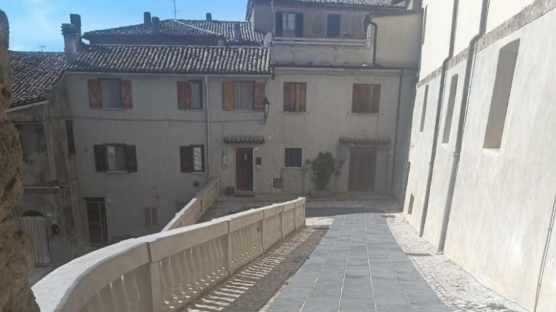 Due "suore" da sfrattare. Il paese si spacca sulla vicenda
