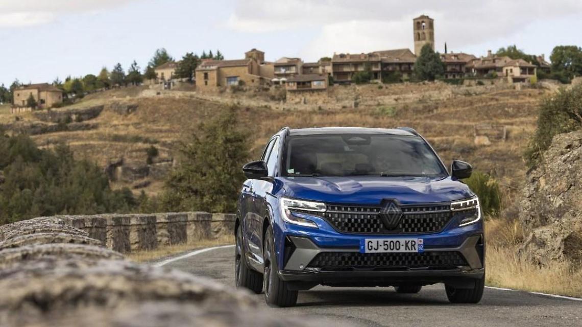 Renault, ricomincio da Austral. Un design atletico e tecnologico