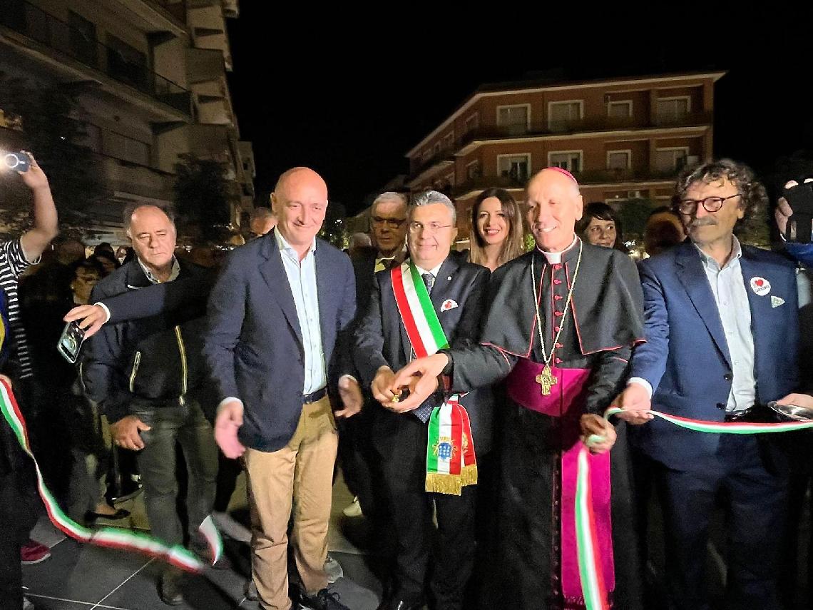 Inaugurata piazza Diamare, ecco la rivoluzione del centro