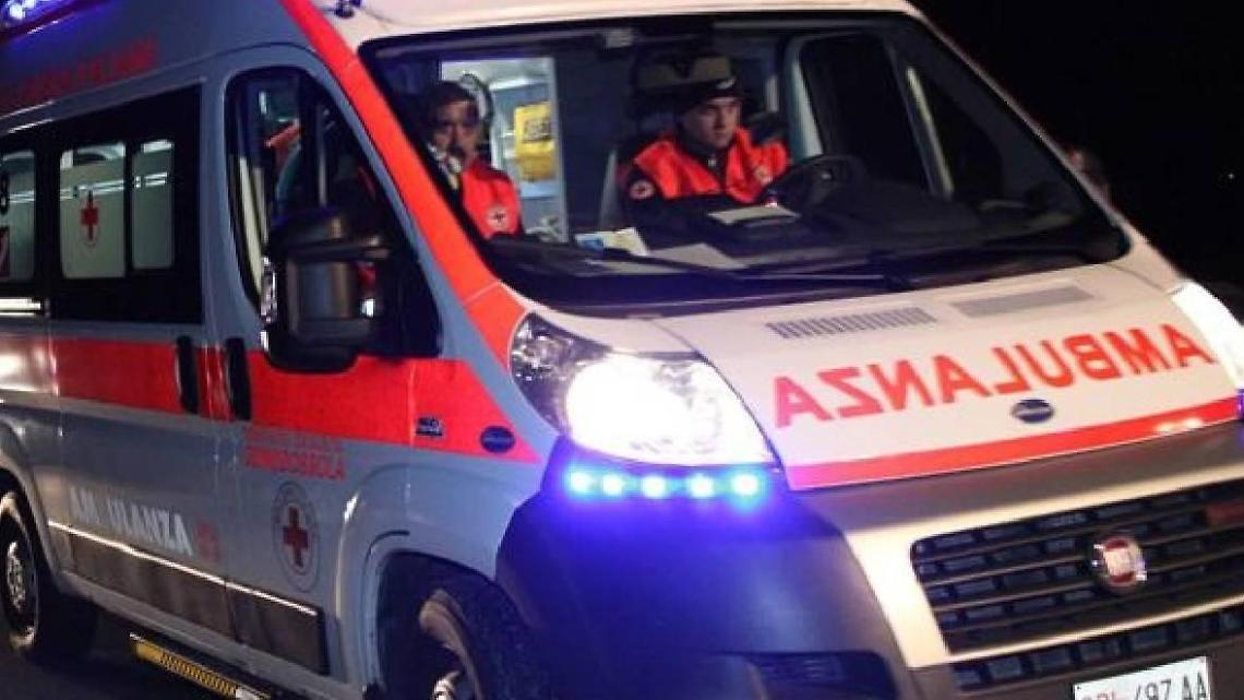 Stroncato da un malore in un bar mentre beve un caffè