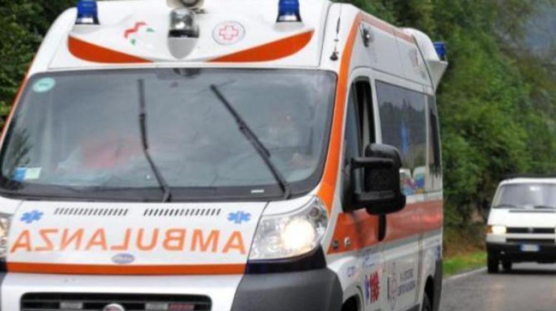 Tragedia sfiorata: trentenne investito sul marciapiede