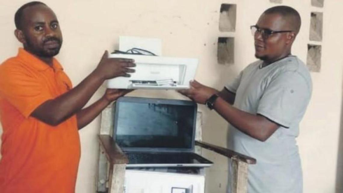 Donati computer e stampanti: la solidarietà arriva in Congo