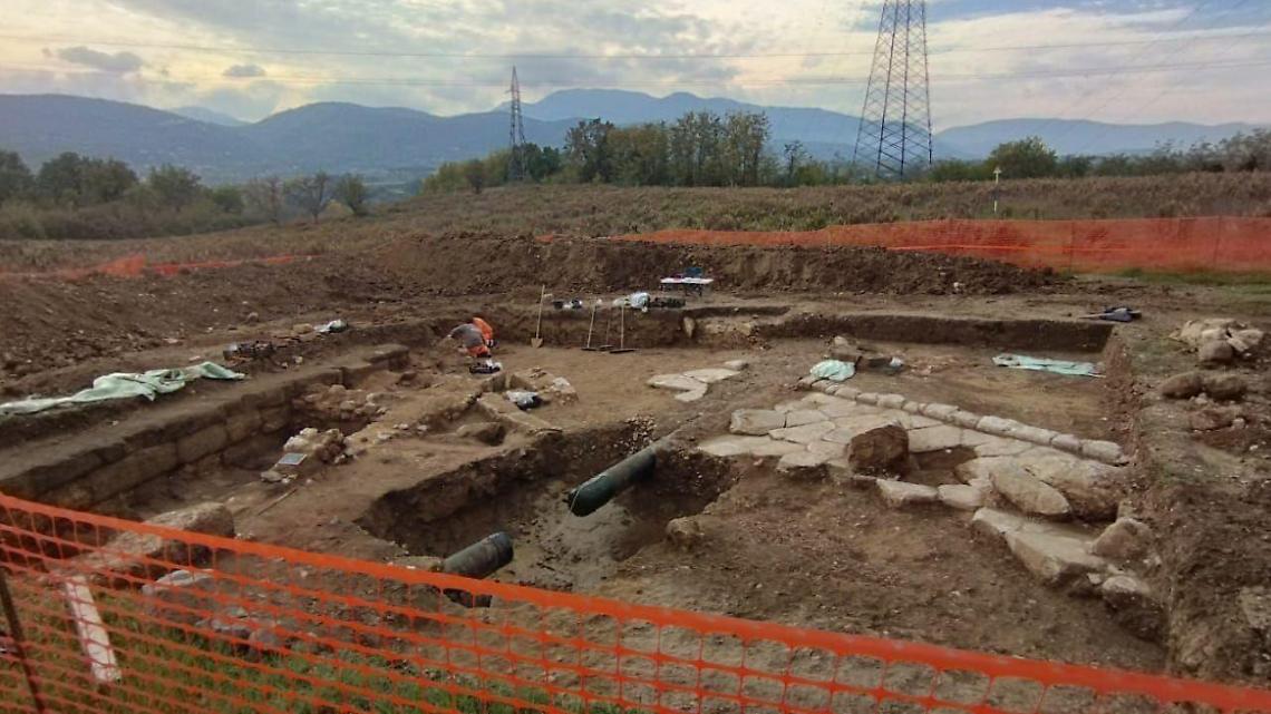 Riparano il gasdotto del Mezzogiorno, ma vengono interrotti da una scoperta