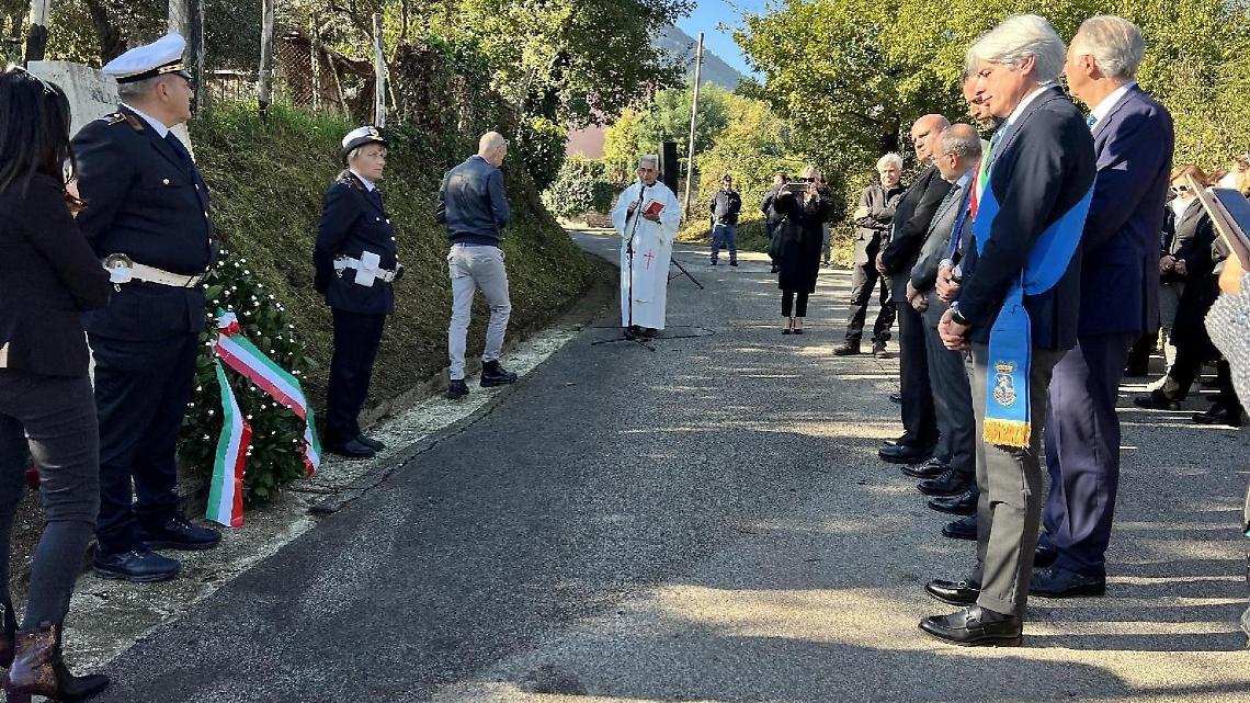 “Per non dimenticare”, deposta la corona d'alloro in memoria delle vittime