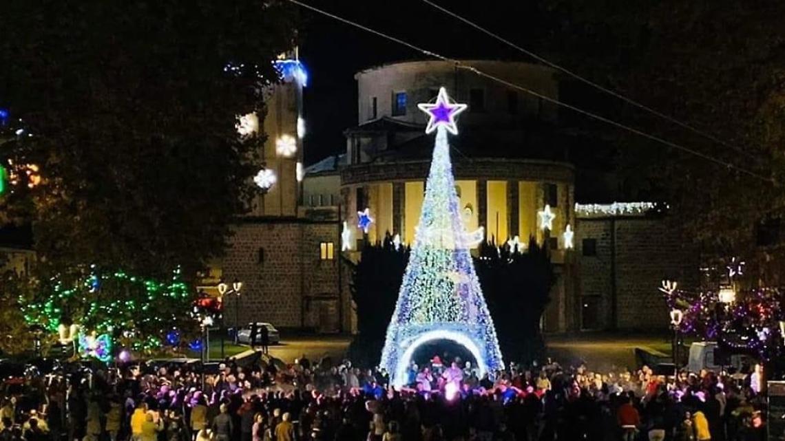 Si alza il sipario sul magico “Villaggio di Babbo Natale”