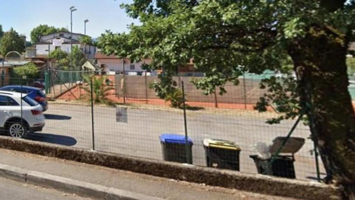 Diciottenne colta da malore sul campo da tennis. È grave