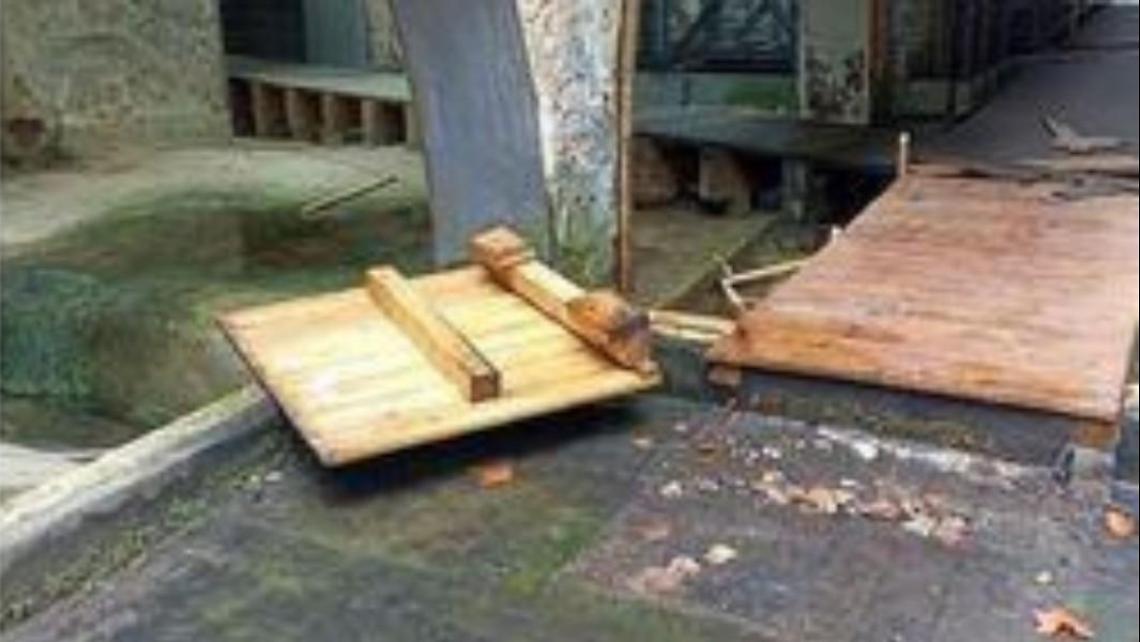 Vandali distruggono l'allestimento nel complesso archeologico dell'ex cartiera