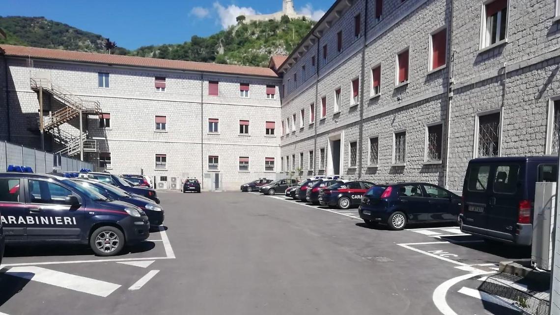 Si rifiuta di fare l'alcol test: inseguimento in centro. «Vi faccio spedire in Aspromonte»
