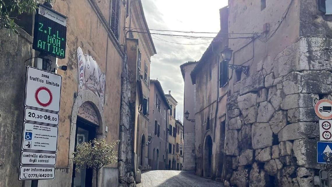 Commercianti contro la Ztl: «L'orario ci danneggia»