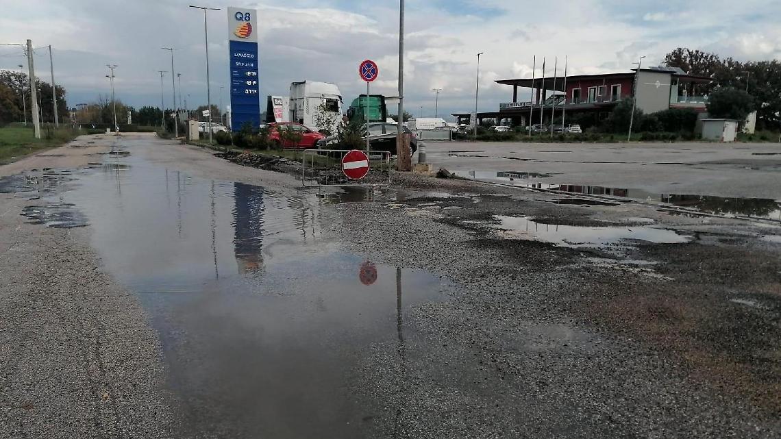Dissesto e allagamenti in via Ristretto. Le proteste dei residenti