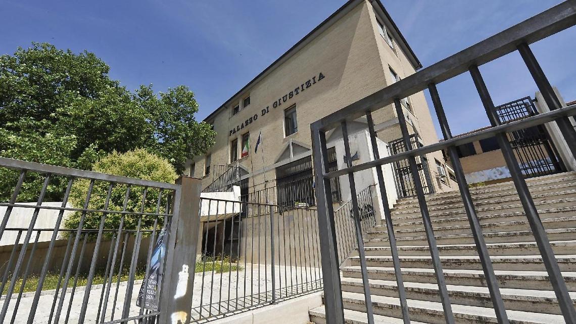Senza sostentamento da tre anni. Vince la causa ma i soldi ancora non arrivano