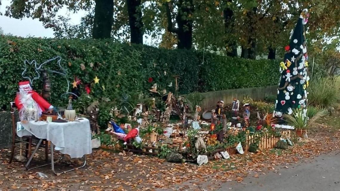 La magia del Natale creata dai bambini della contrada