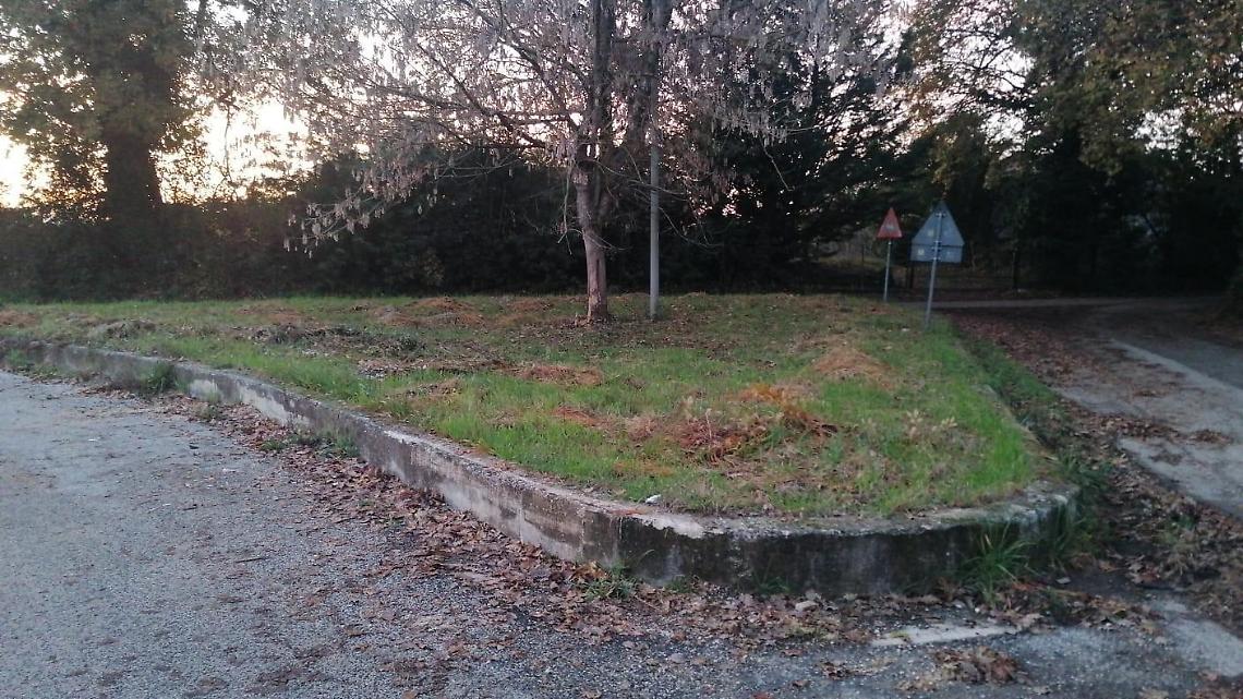 Incrocio di via Colonnella. Presto ci sarà la nuova rotatoria
