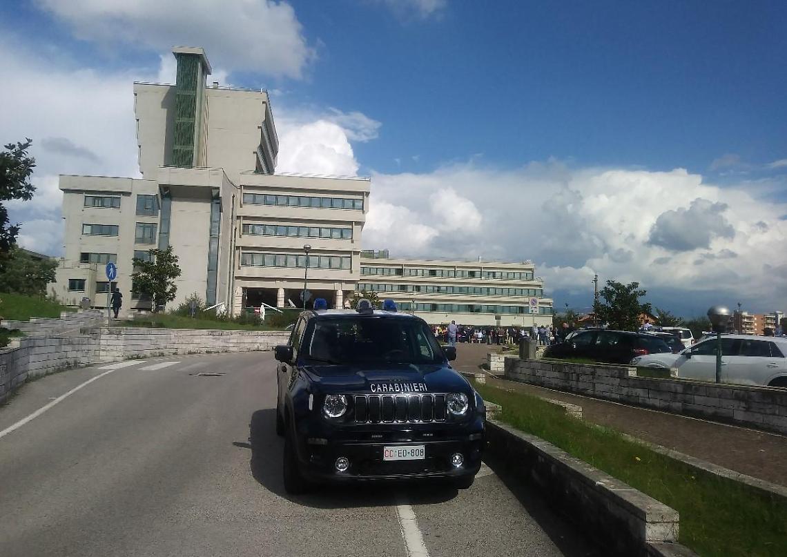Botte, offese e violenze sessuali sulla moglie, a processo