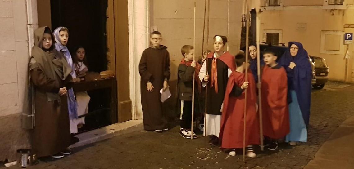 La Natività rappresentata dai bambini delle parrocchie