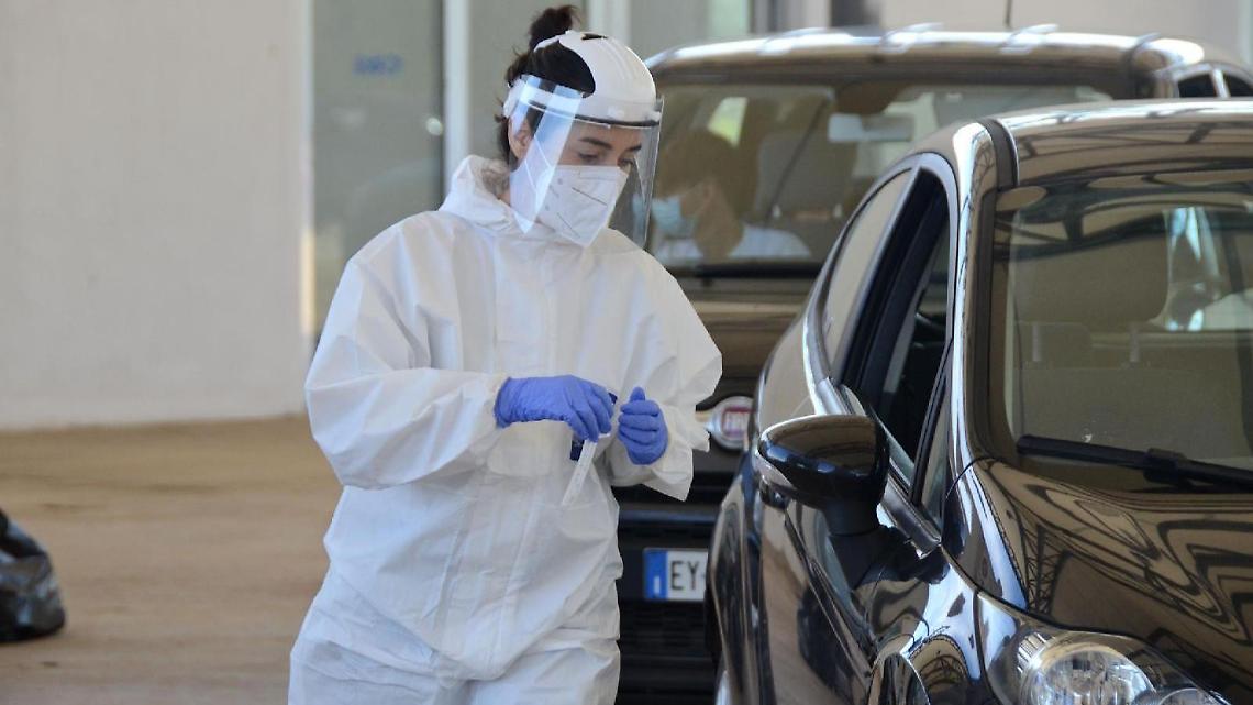 Covid, un 2022 da oltre 148 mila casi. E il nuovo anno apre con un'altra vittima