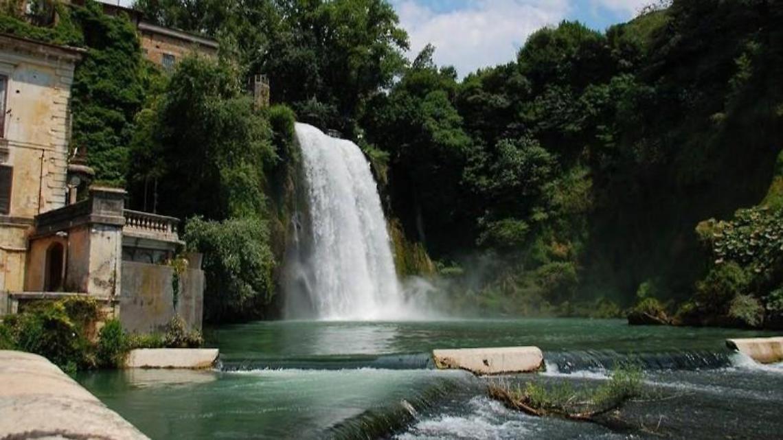 Uno scatto dalla terrazza della cascata. Ecco il nuovo contest fotografico