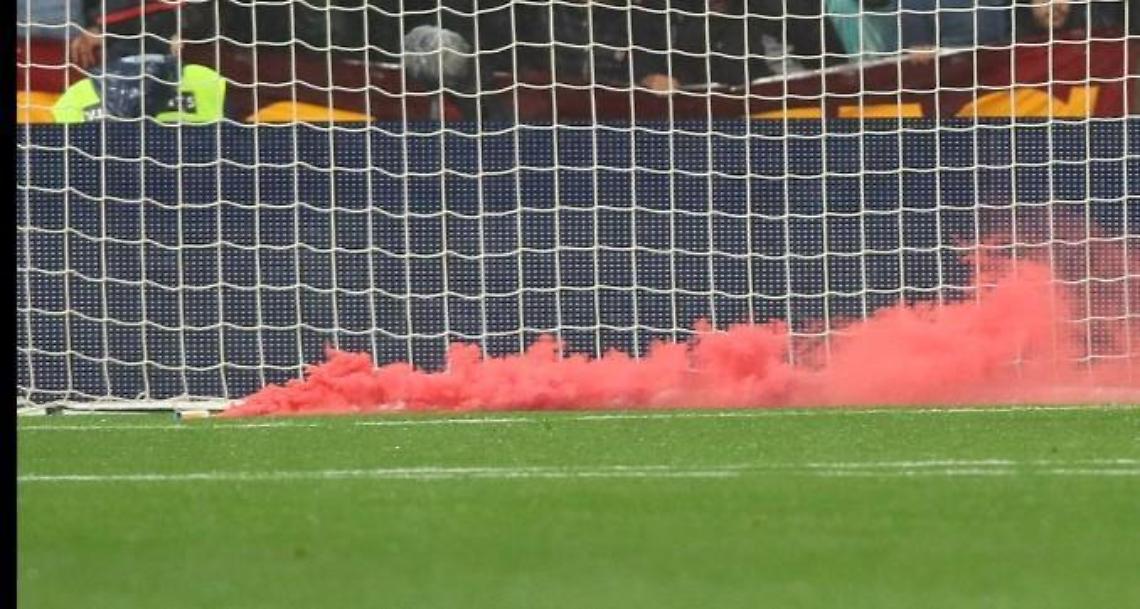 Materiale pirotecnico vietato all'interno dello stadio. Daspo per due tifosi