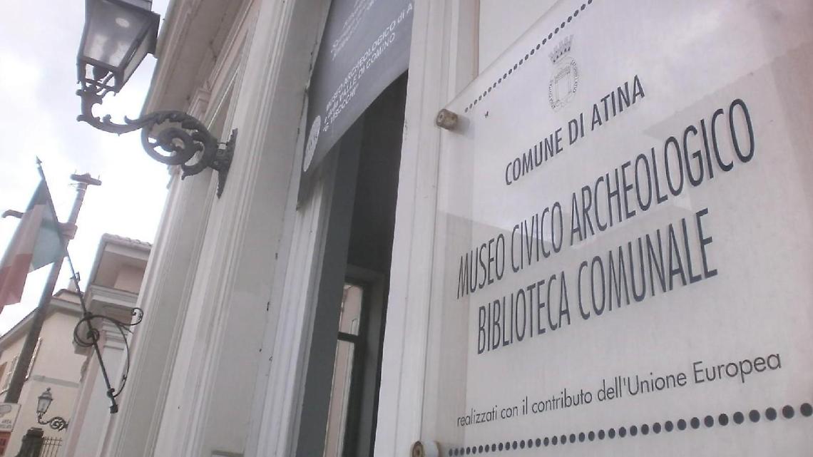 Manca l'addetto della biblioteca. Si cerca un impiegato dal 2017
