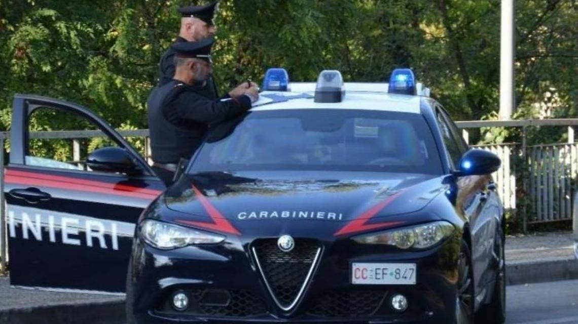 Raid punitivo per un debito di droga. Due studenti ai domiciliari
