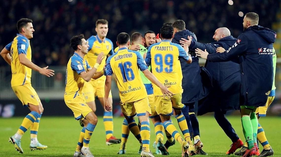 Il Frosinone espugna anche Brescia e continua la corsa solitaria in testa