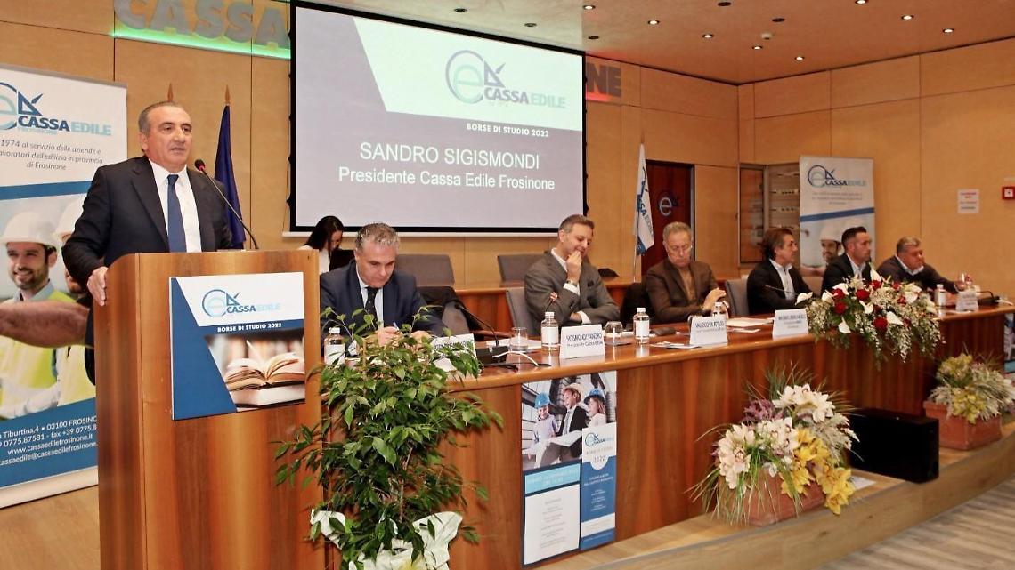 L'edilizia motore della ripresa. Consegnate settantadue borse di studio