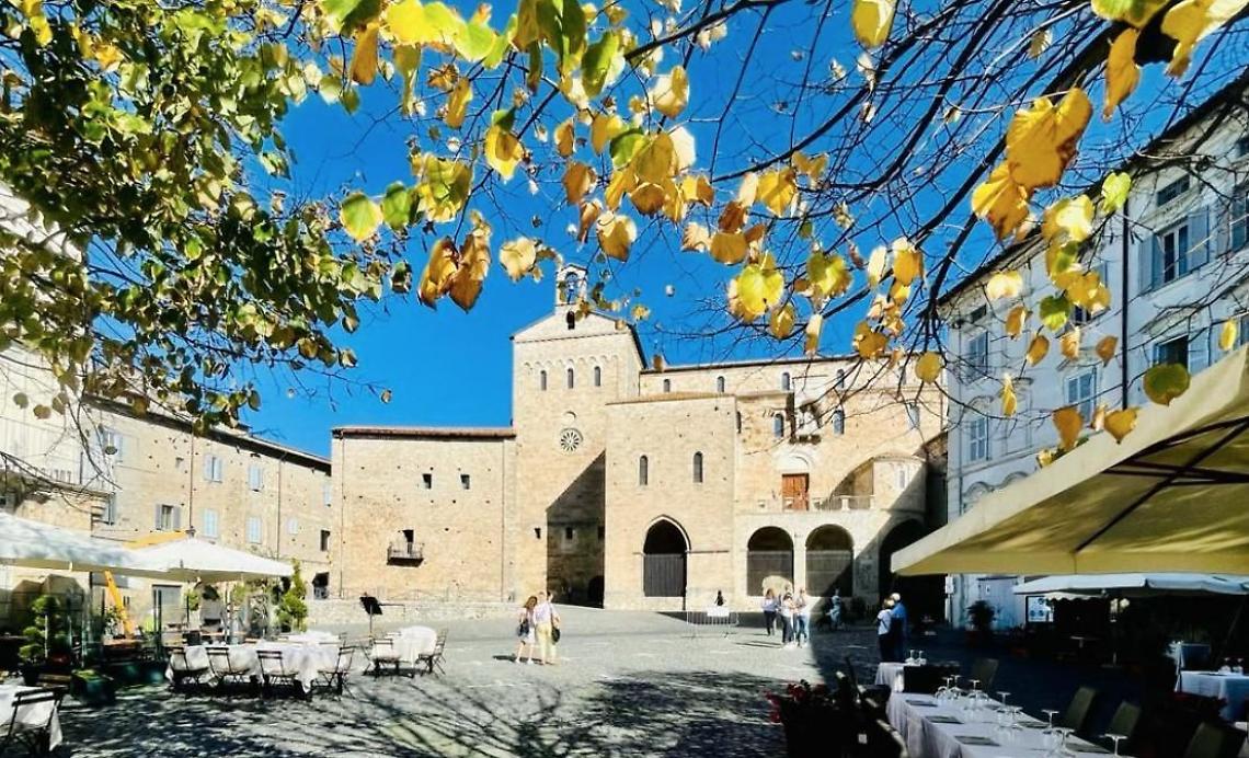 San Thomas Becket e lo sponsus. Dalla condanna del teatro alla nuova forma di