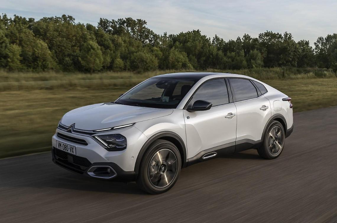 CitroÃƒ«n C4 X, mix di stili. Svelata in Spagna la vettura della casa francese