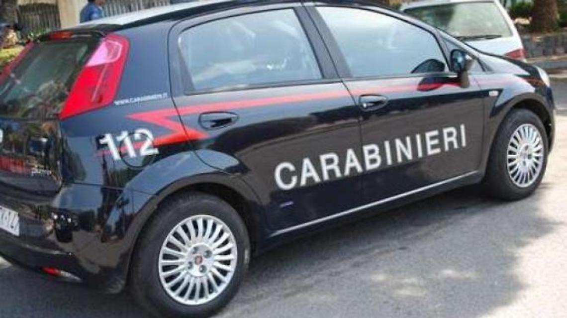 Sradicano un bancomat con una ruspa. È caccia ai ladri