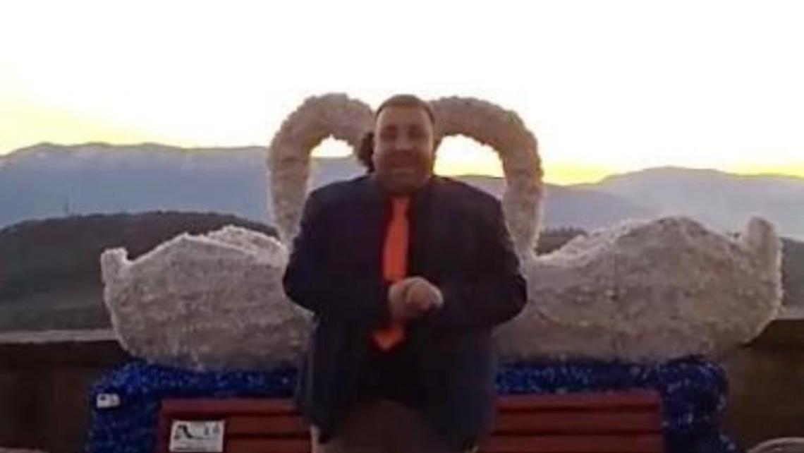 "Se ami qualcuno portalo a Fumone” e scatta una foto