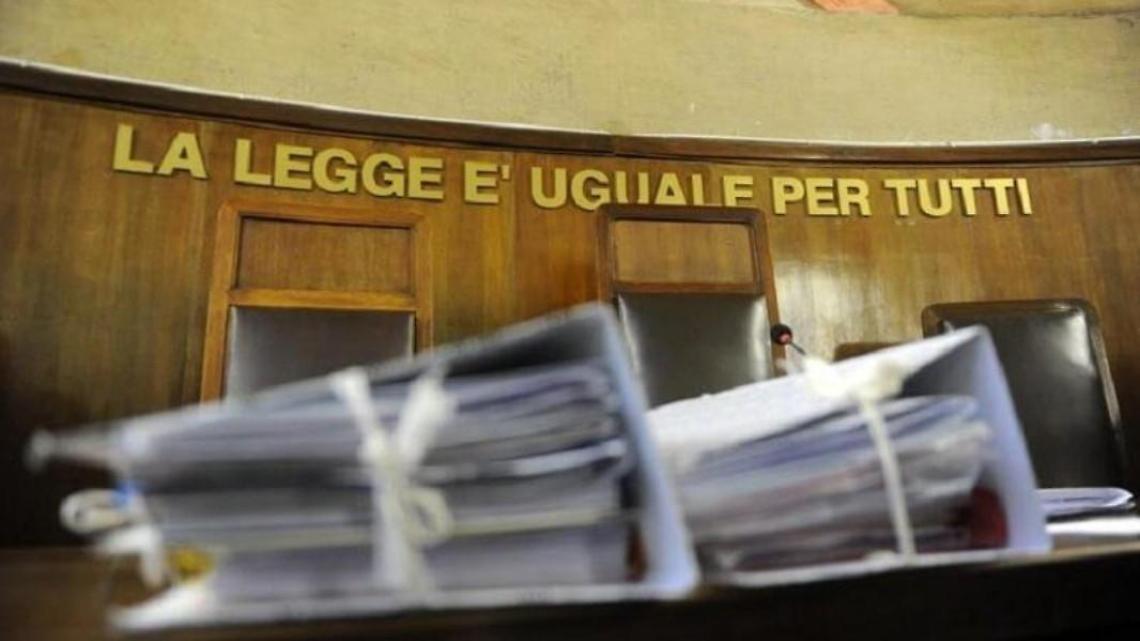 Tentò di darle fuoco con un accendino. Condannato un sessantenne