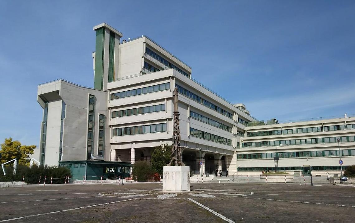Tensione in tribunale. Dà in escandescenze in aula e minaccia il giudice