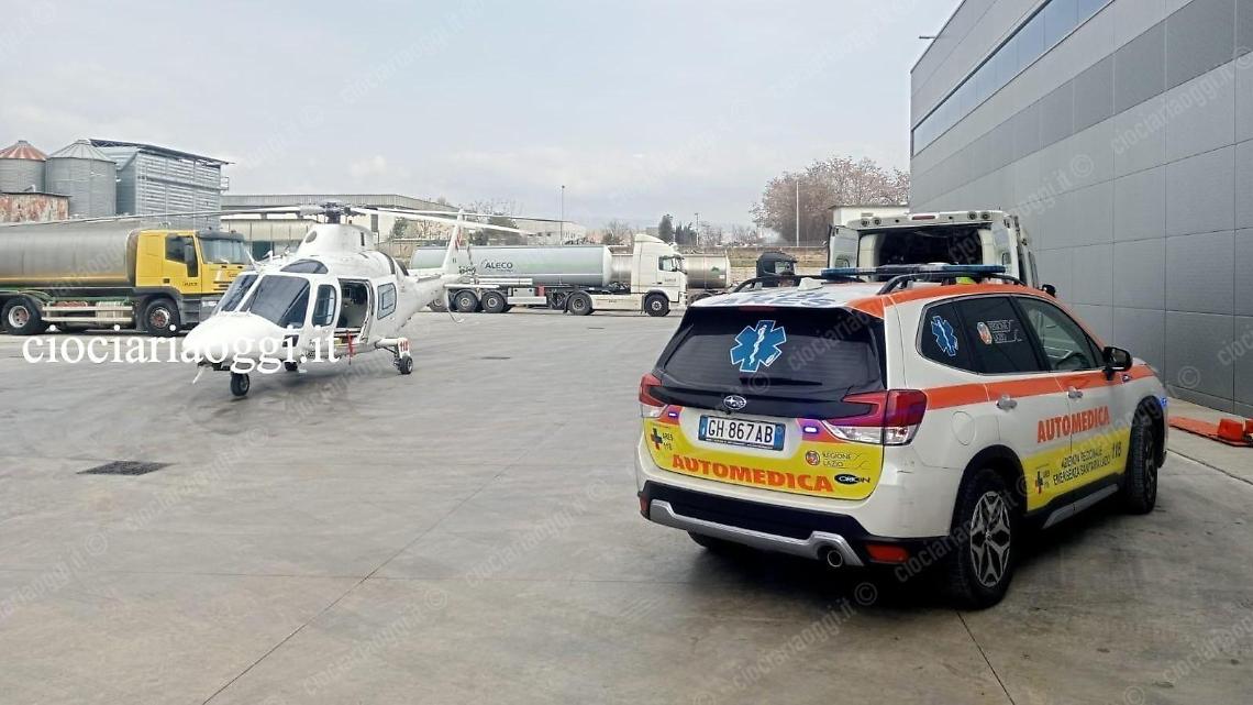 Operaio cade dal tetto di uno stabilimento: portato d'urgenza in elicottero a Roma