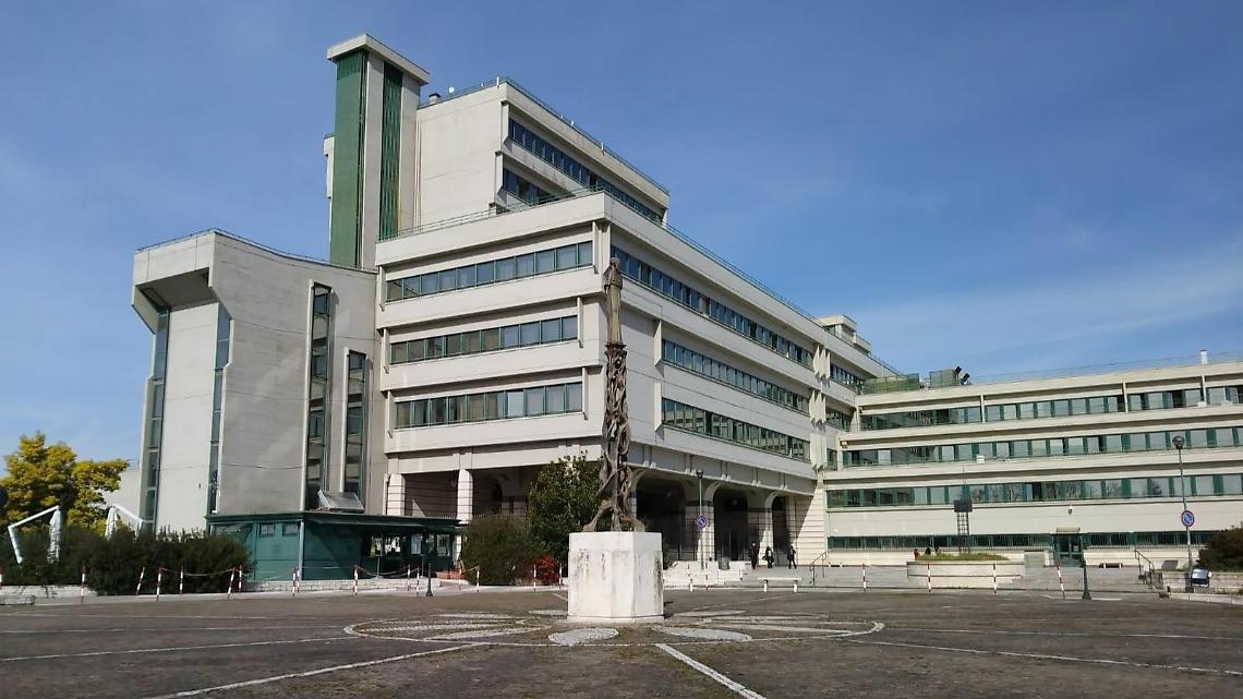 Minaccia la ex moglie e le brucia l'auto. A fuoco anche il giardino