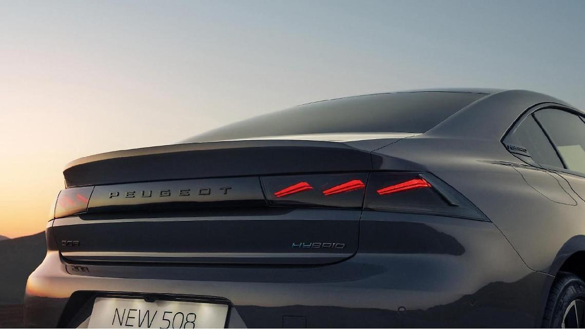 Peugeot, grinta felina. La 508 si rinnova esteticamente