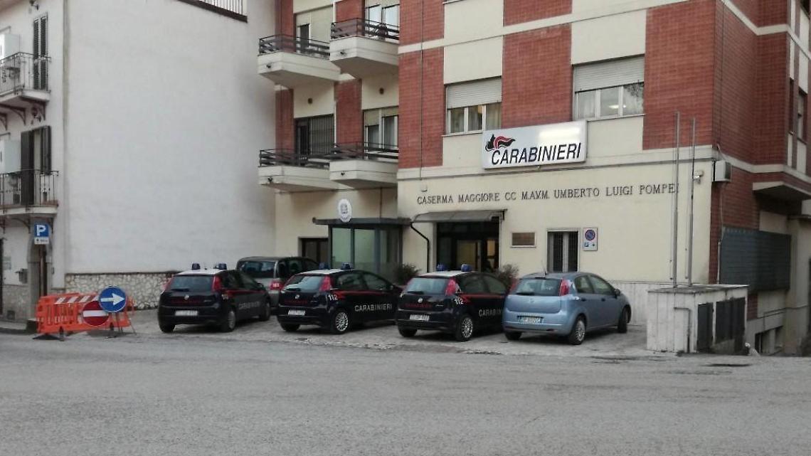 Rubano un'auto e tentano una rapina. Il folle inseguimento e la fuga