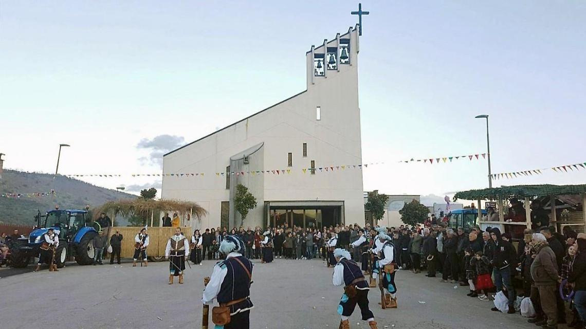 Sagra della ciambella a San Lucio. Musica, majorettes e vino locale