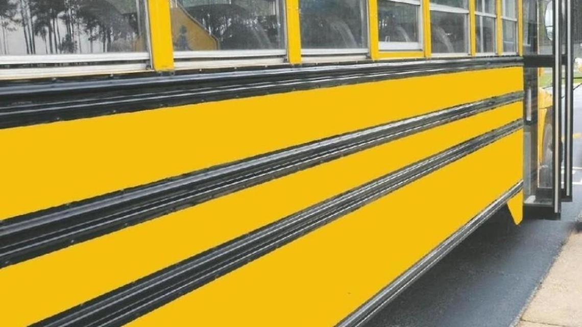Investito da uno scuolabus. Muore bimbo di un anno e mezzo