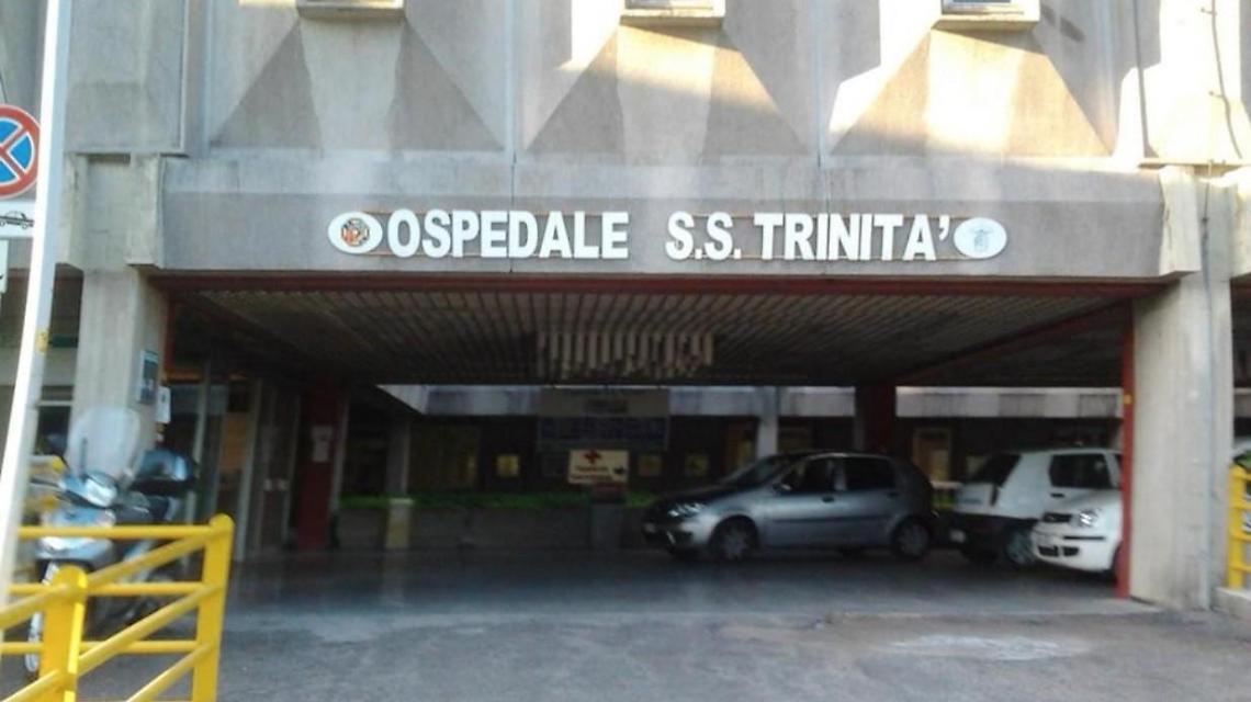 Trovato senza vita in prossimità del pronto soccorso. Il corpo traferito a Cassino per l'autopsia